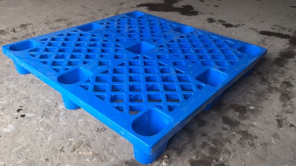 Pallet Nhựa Chân Cốc